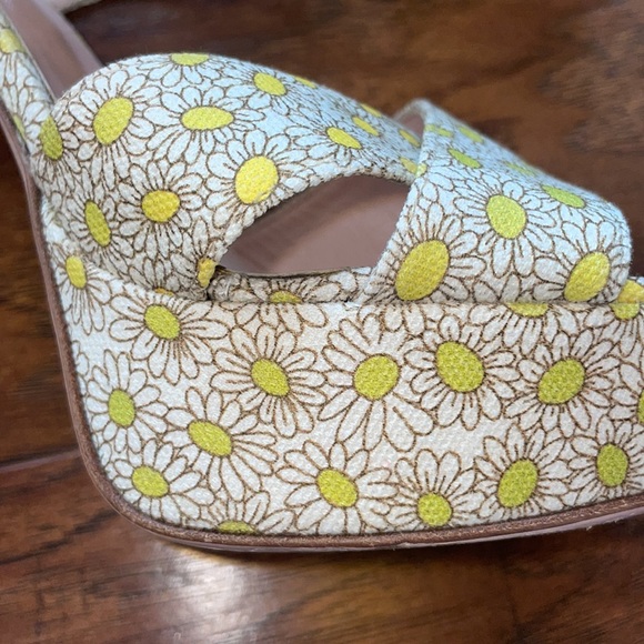 Red VALENTINO Daisy Print Platform Sandals - Picture 4 of 8